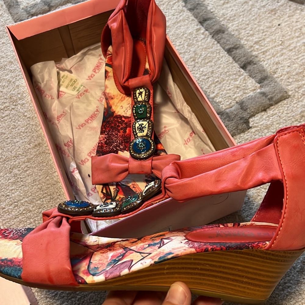 Via PINKY collection sandal